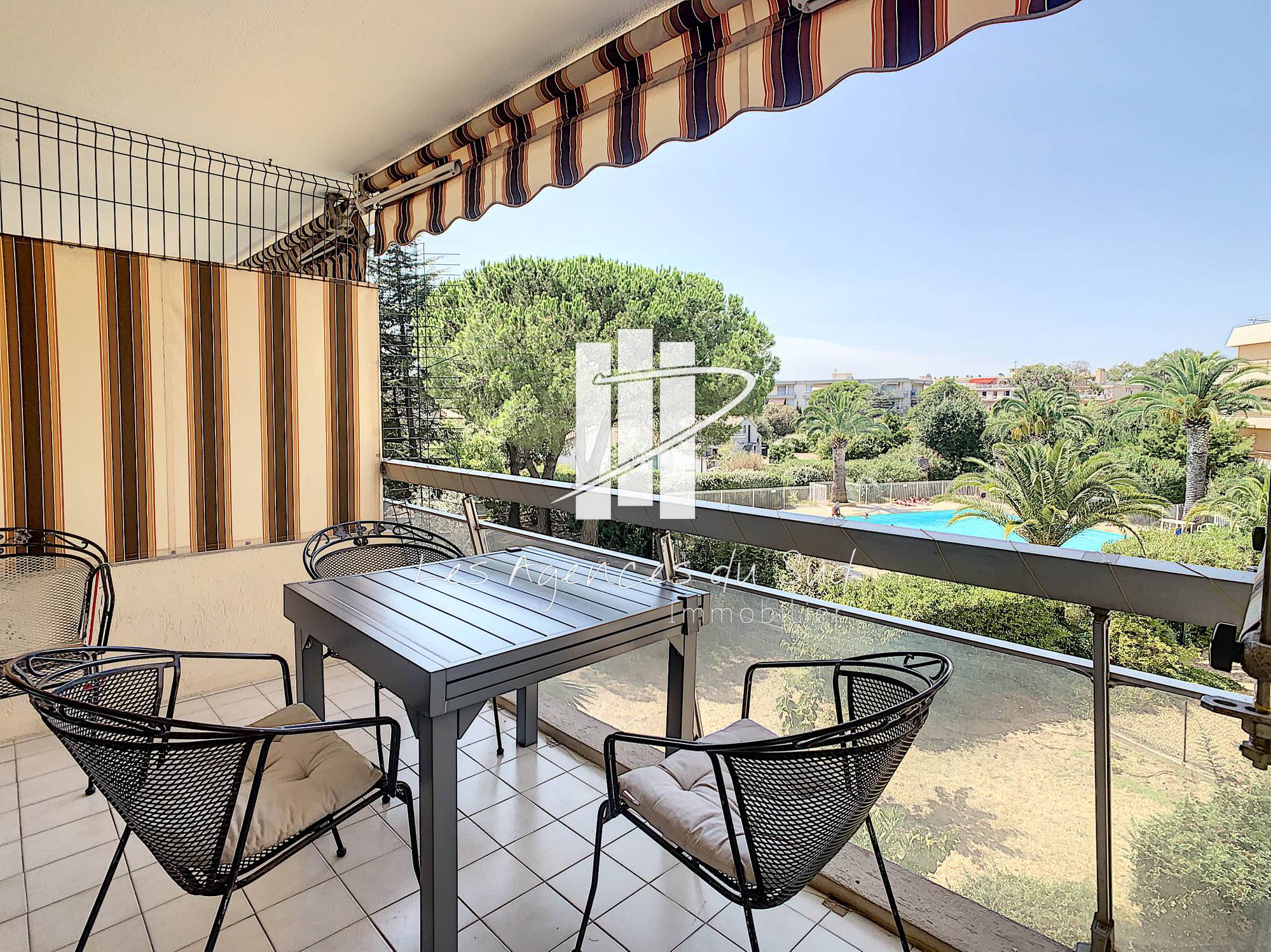 APPARTEMENT 3 PIECES RENOVE A VENDRE A 200M DU BORD DE MER A FREJUS PLAGE