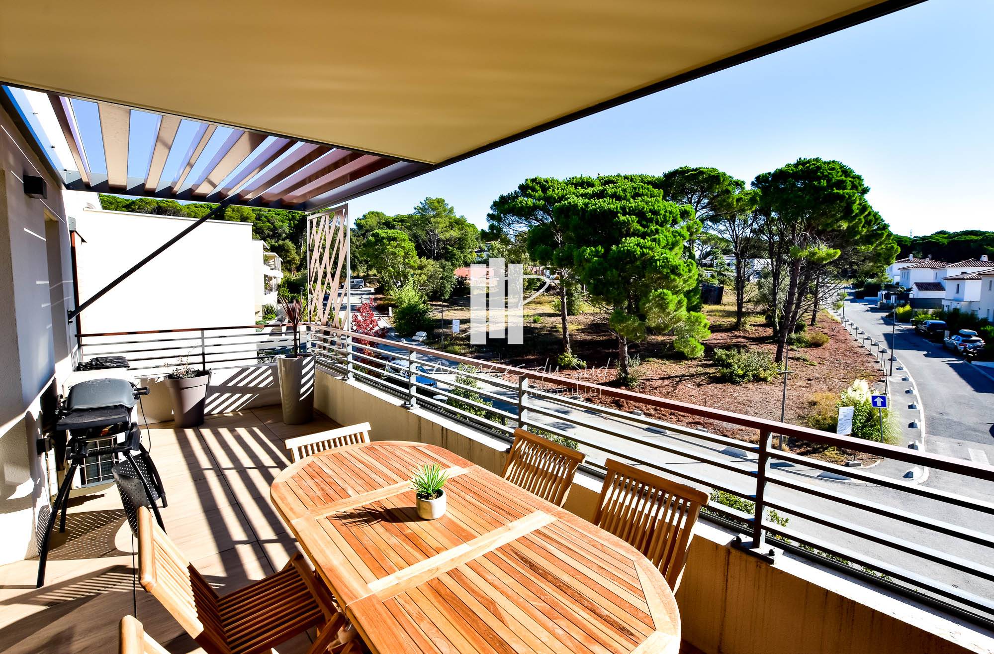 A VENDRE APPARTEMENT DE TYPE 3 EN DERNIER ETAGE DANS RESIDENCE RECENTE DE SAINT-RAPHAEL