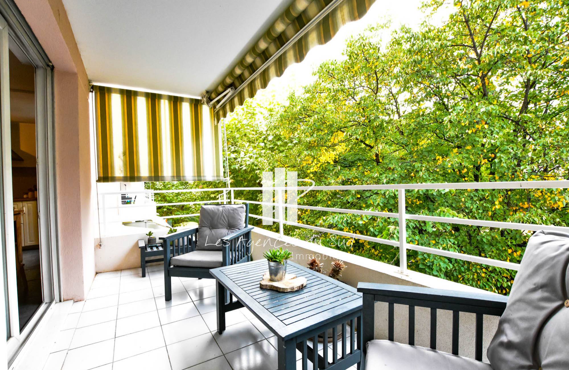 ACHETER A FREJUS UN APPARTEMENT 3 PIECES EN ETAGE AVEC PARKING DANS UNE RESIDENCE CALME DE STANDING