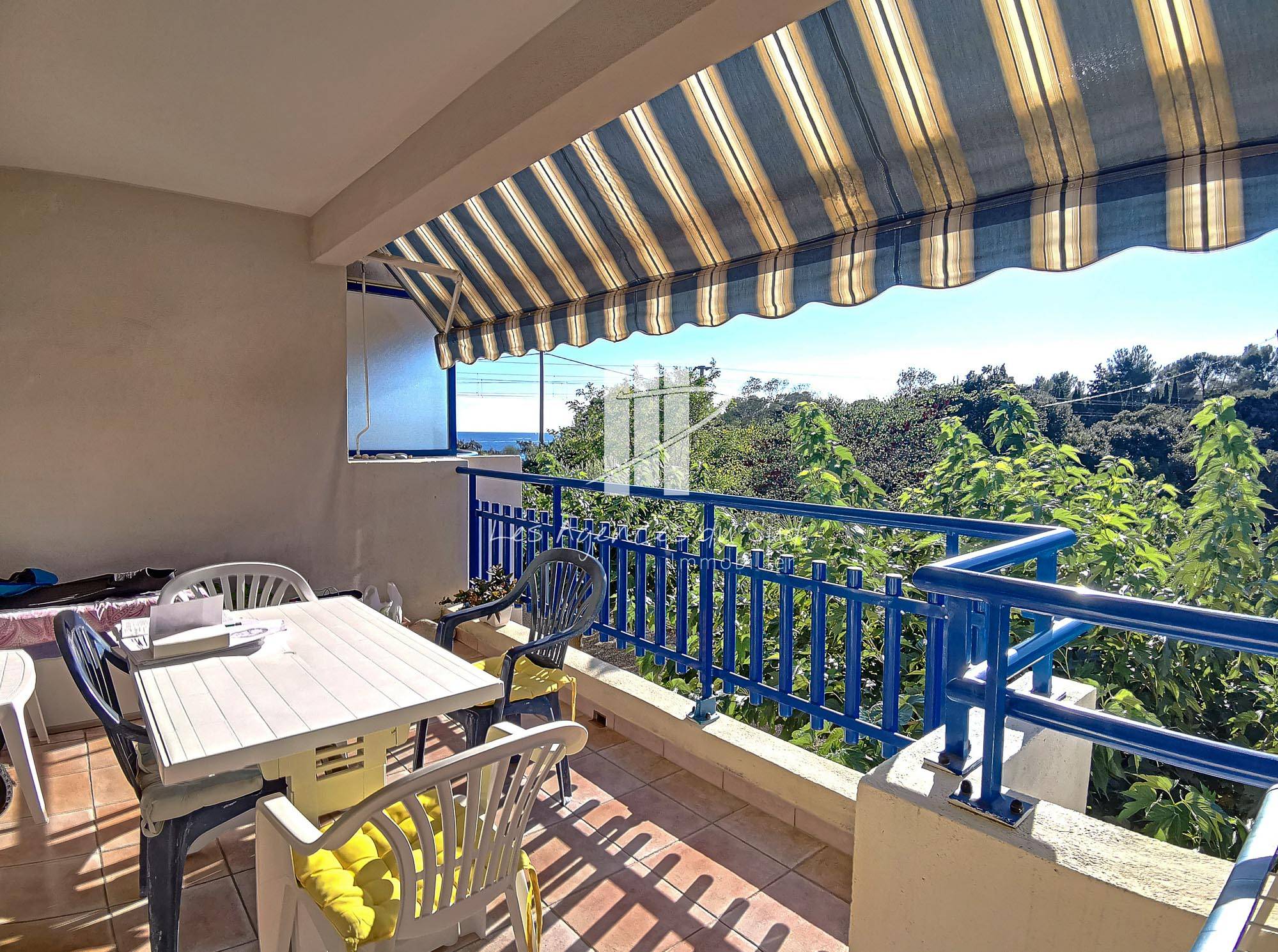 A VENDRE 2 PIÈCES DE 35 M²  A SAINT RAPHAEL - MER A PIED ET BELLE TERRASSE