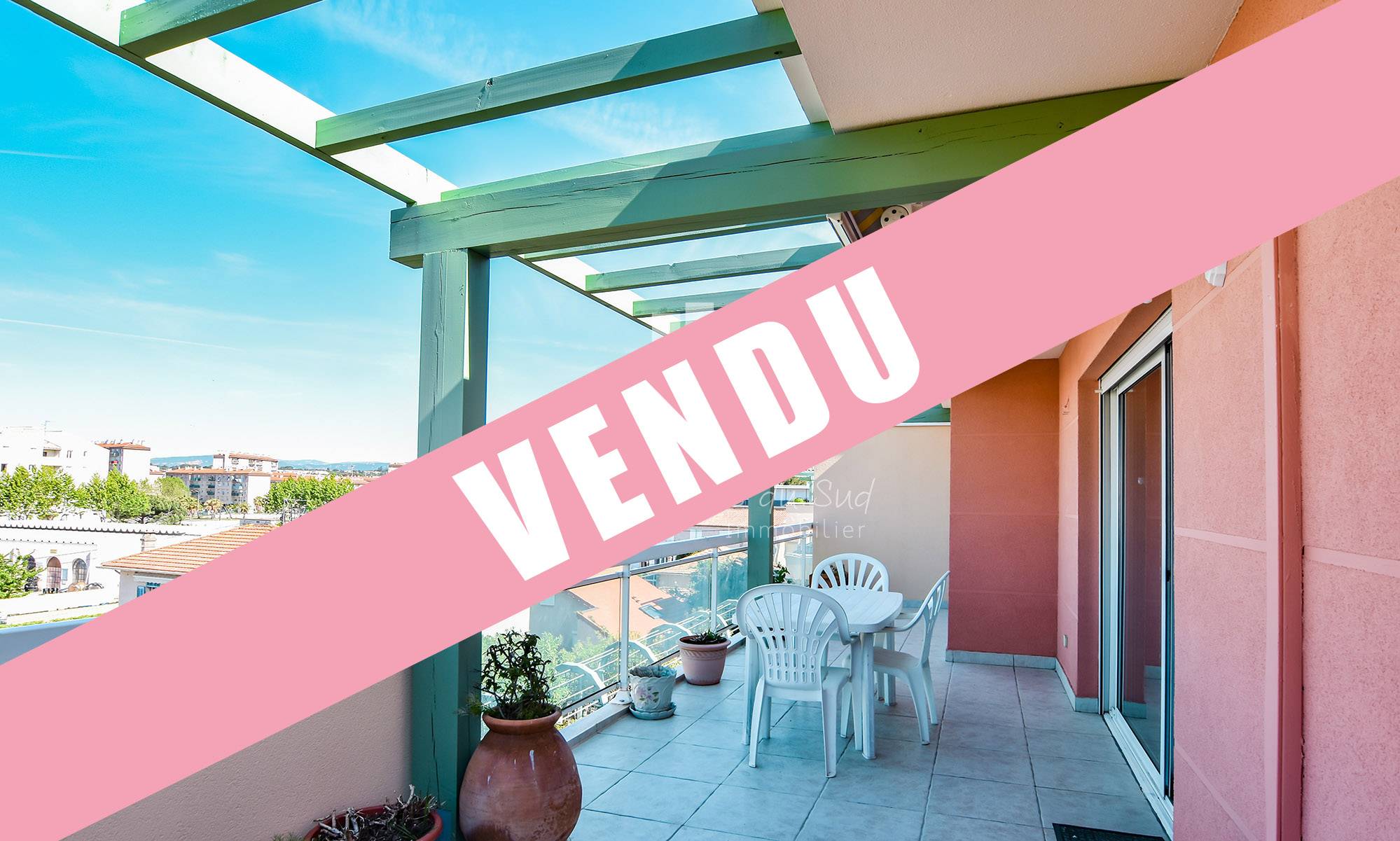 VENDU - APPARTEMENT 4 PIÈCES A SAINT-RAPHAËL EN PLEIN CŒUR DU CENTRE-VILLE PROCHE DU BORD DE MER - APPARTEMENT EN DERNIER ÉTAGE AVEC TERRASSE