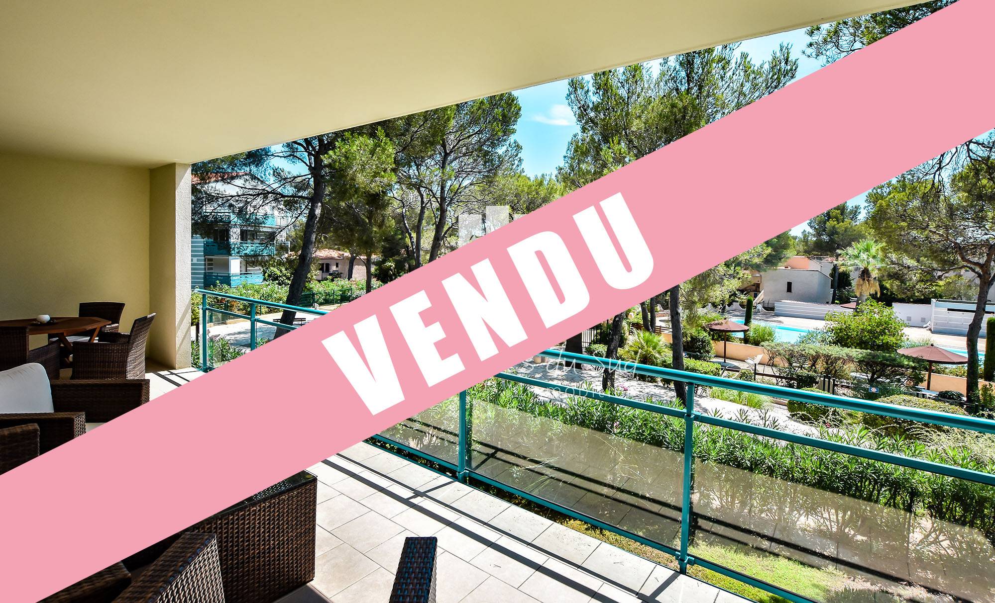 VENDU - APPARTEMENT DE 3 PIECES A SAINT-RAPHAËL DANS LE QUARTIER DE BOULOURIS DANS UNE RESIDENCE CALME AVEC PISCINE ET PROCHE DU BORD DE MER