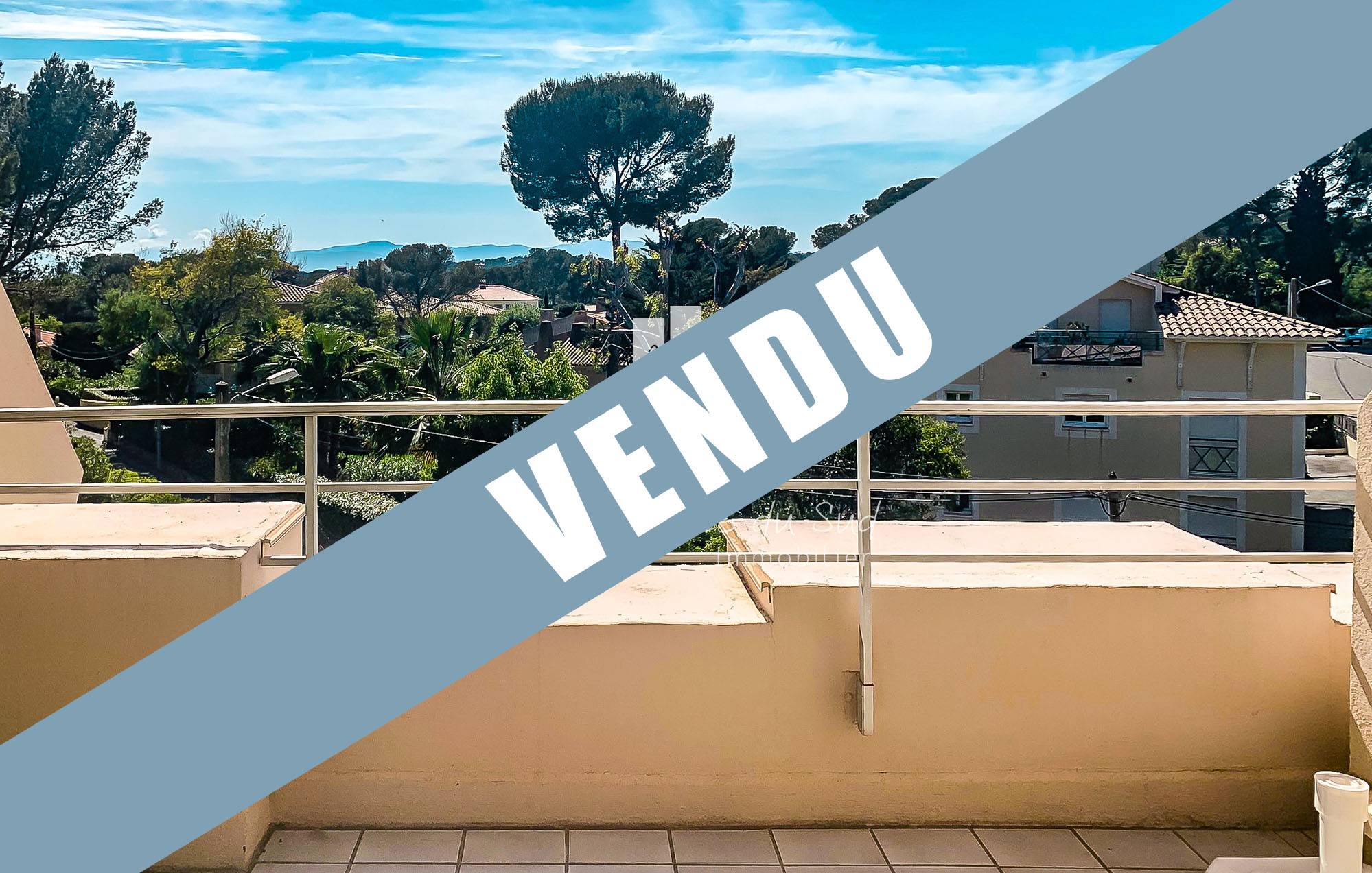 VENDU - APPARTEMENT 1 PIECE / STUDIO A SAINT-RAPHAËL A PROXIMITÉ DU CENTRE DE BOULOURIS - BORD DE MER ET PLAGES A QUELQUES MINUTES A PIEDS