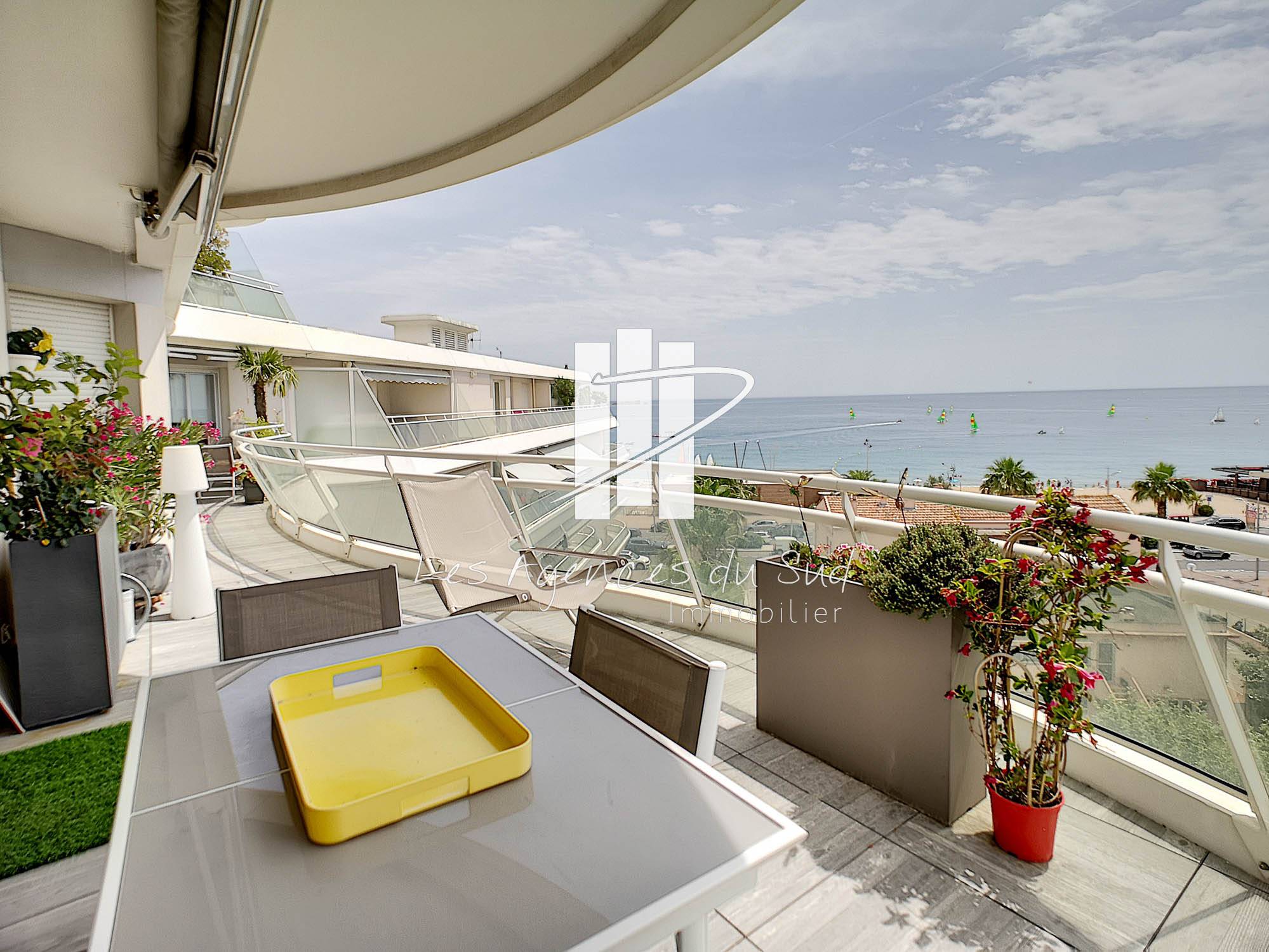 APPARTEMENT 5 PIECES VUE MER A VENDRE A FREJUS PLAGE