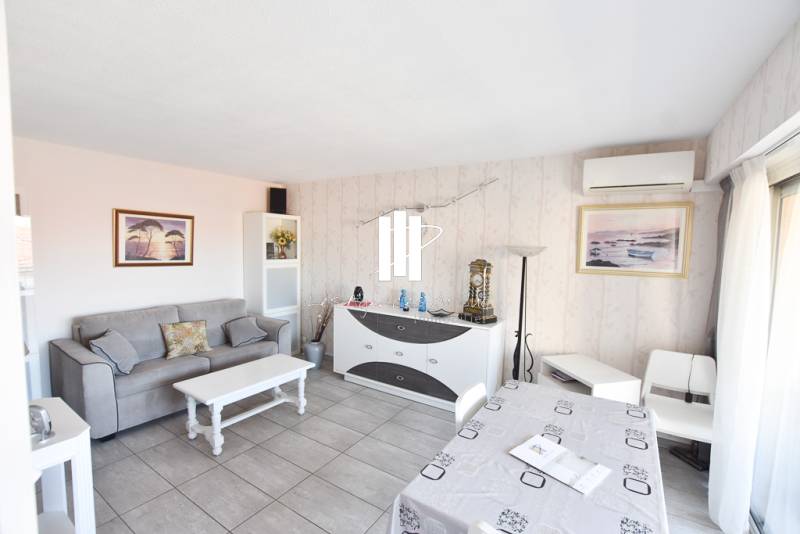 APPARTEMENT 2 PIECES EN ETAGE AVEC ASCENSEUR CENTRE VILLE DE SAINT RAPHAEL