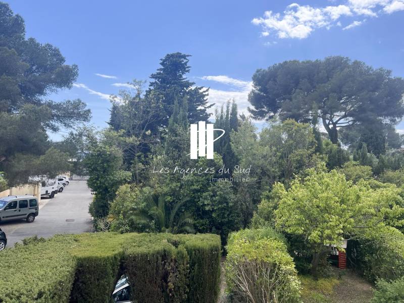 A VENDRE 41.5 M² 2 PIÈCES RÉNOVÉ - PLAGE ET COMMERCES À PIED