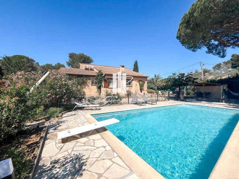 A VENDRE 5 PIÈCES 130 M² 1120 M² VILLA BOULOURIS AVEC PISCINE