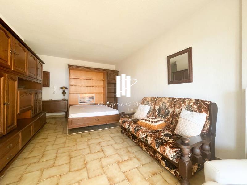 1 PIÈCE 28.5 M² DERNIER ETAGE APERCU MER - BOULOURIS AU CALME