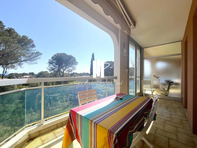 1 PIÈCE 28.5 M² DERNIER ETAGE APERCU MER - BOULOURIS AU CALME