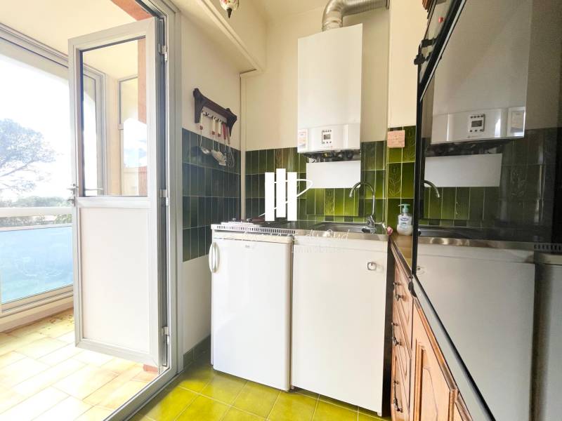 1 PIÈCE 28.5 M² DERNIER ETAGE APERCU MER - BOULOURIS AU CALME