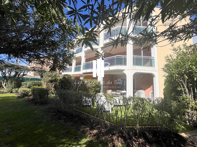 1 PIÈCE 28.5 M² DERNIER ETAGE APERCU MER - BOULOURIS AU CALME