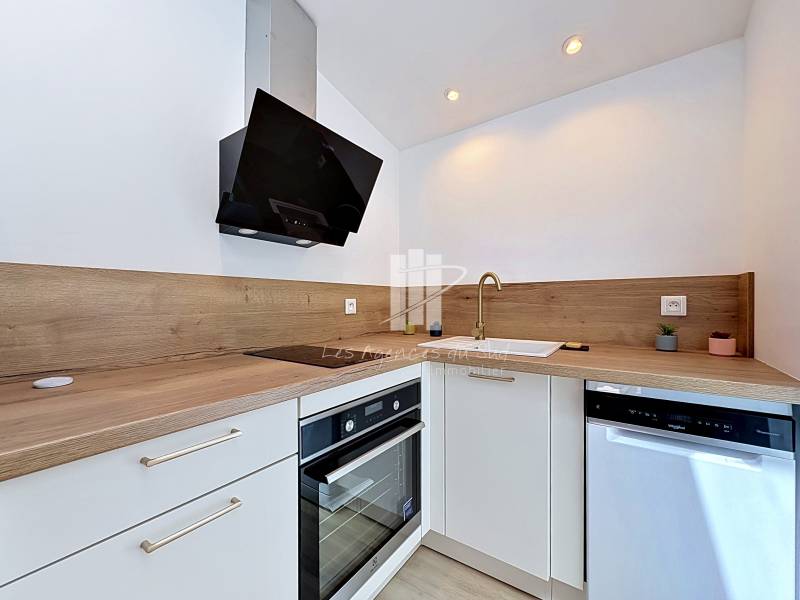 2 pièces 41.4 m² Appartement type Bastidon rénové avec terrasse et jardin à Boulouris Saint-Raphaël