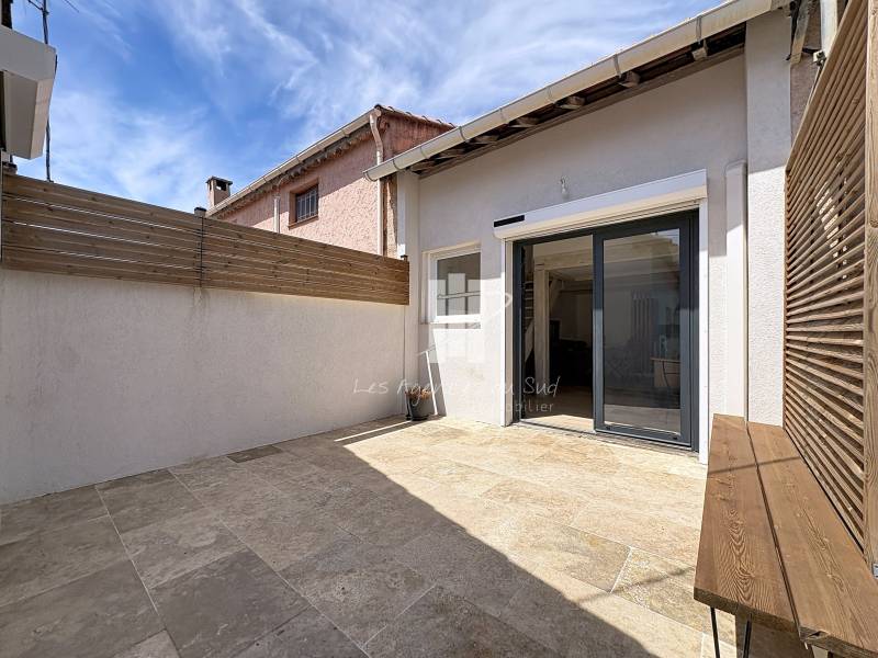 2 pièces 41.4 m² Appartement type Bastidon rénové avec terrasse et jardin à Boulouris Saint-Raphaël