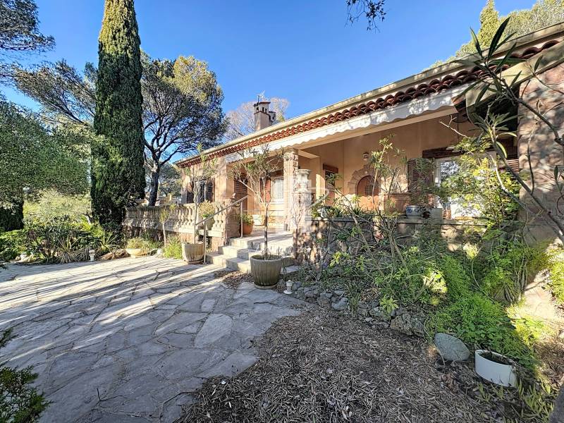 Villa 5 pièces 142 m² 1135 m² BOULOURIS - AU CALME COMMERCES ET PLAGES A PIED