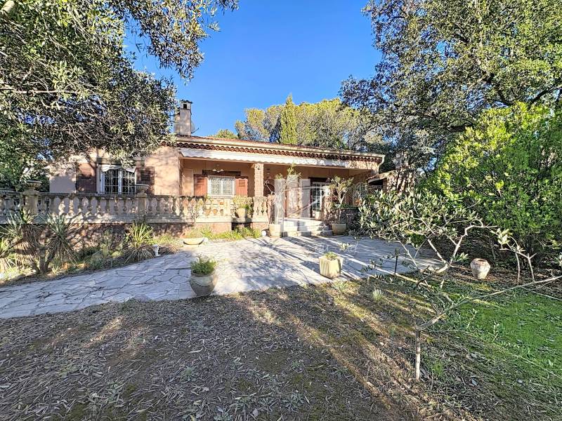 Villa 5 pièces 142 m² 1135 m² BOULOURIS - AU CALME COMMERCES ET PLAGES A PIED