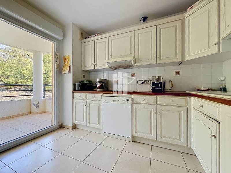 Exclusivité – Appartement 3 pièces 78,49 m² à Saint-Raphaël – Terrasse 30 m², garage, résidence de standing