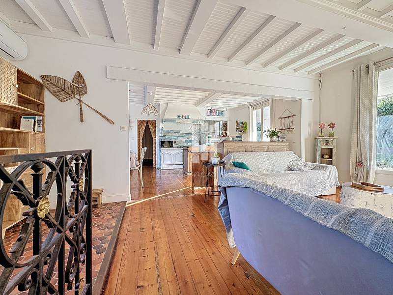 3 pièces 94.6 m² 559 m² Maison plein cœur de Boulouris - Au calme - Proche mer et commerces