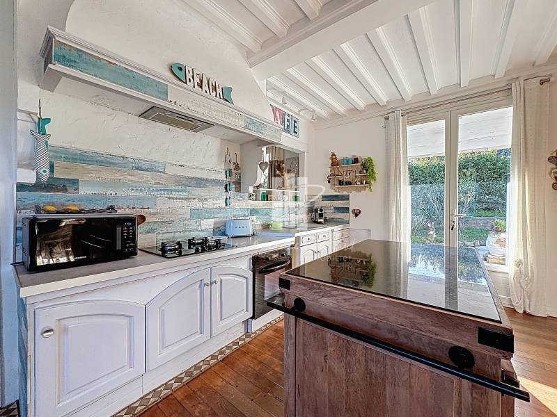 3 pièces 94.6 m² 559 m² Maison plein cœur de Boulouris - Au calme - Proche mer et commerces