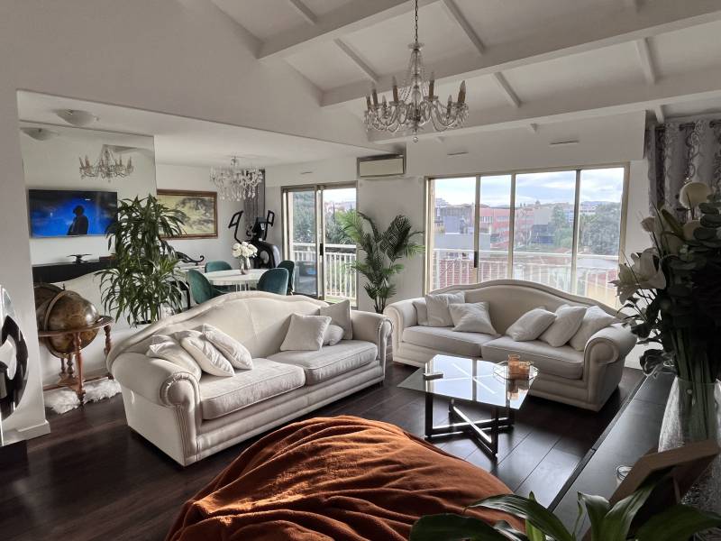 3 pièces 75 m² Dernier étage T3-4 centre ville au calme lumineux avec parking