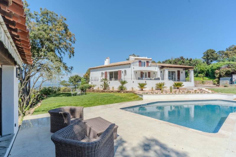 Magnifique propriété dans un écrin de verdure préservé où la nature s’épanouit en toute sérénité