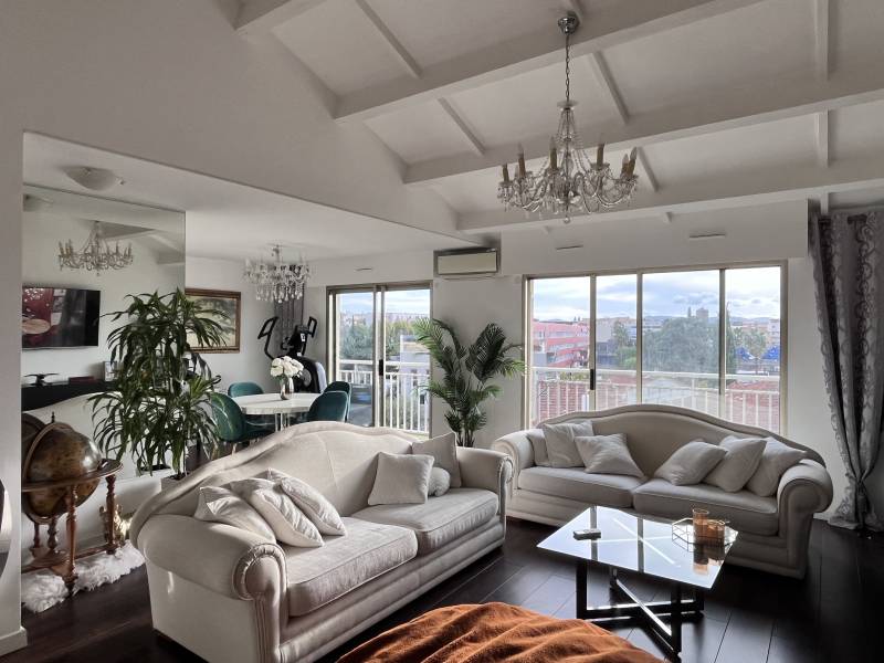 3 pièces 75 m² Dernier étage T3-4 centre ville au calme lumineux avec parking