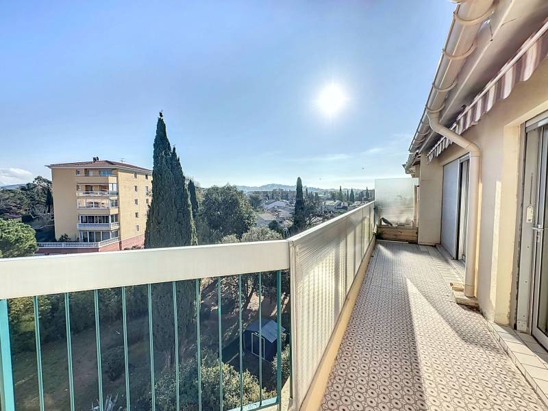 2 PIÈCES 49 M² AVEC VUE IMPRENABLE À VENDRE À FRÉJUS