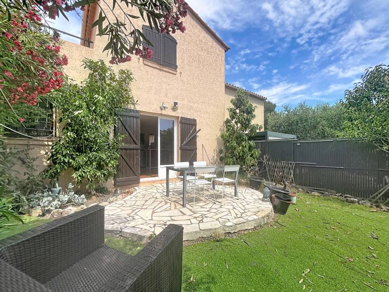 3 pièces 45 m² maison avec garage au calme et proche centre de Boulouris