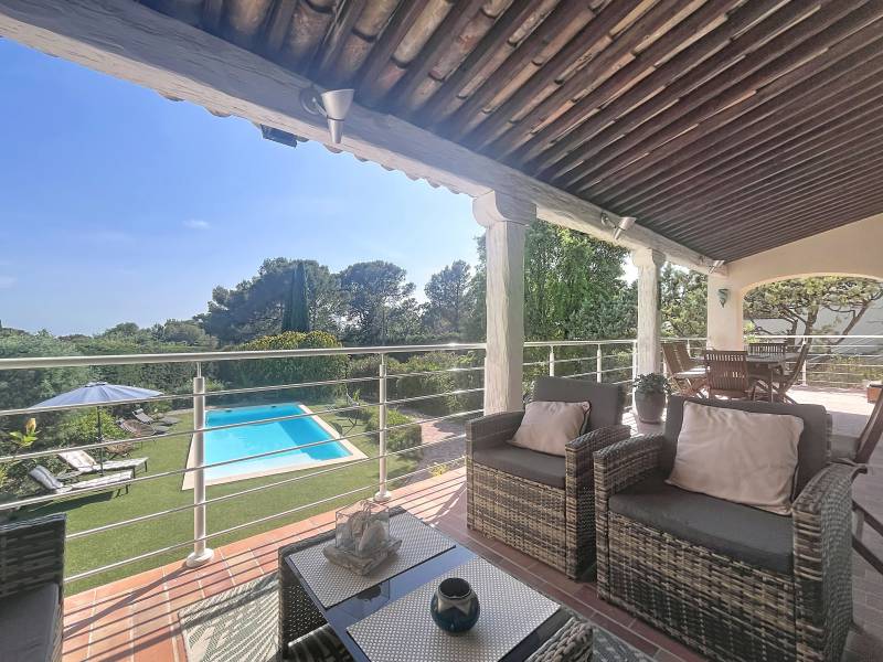 6 pièces 194 m² 1160 m² Villa de caractère au Calme en fond d'impasse à Boulouris