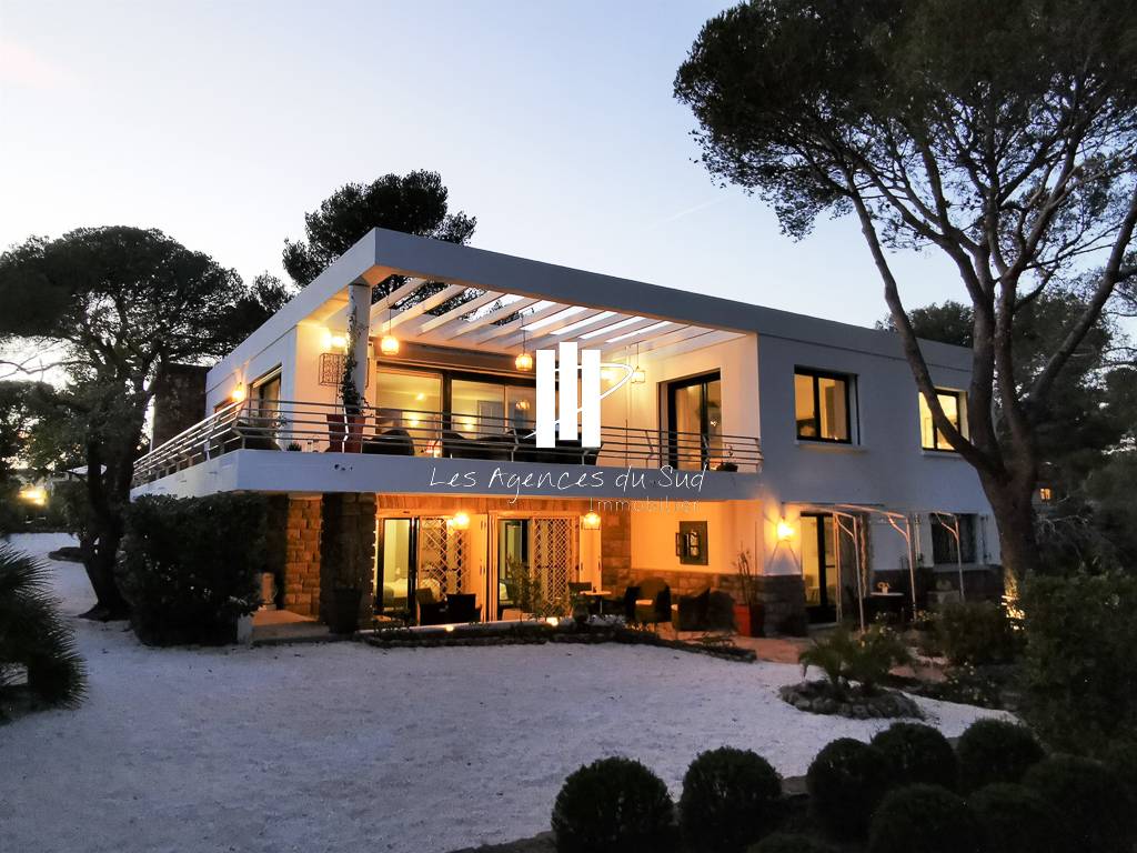 A VENDRE 7 PIÈCES 271 M² 1567 M² MAGNIFIQUE VILLA DANS LE QUARTIER DE BOULOURIS