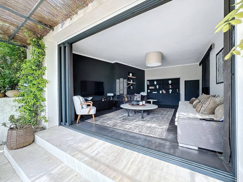 5 PIÈCES 125 M² A VENDRE MAISON SUR STE MAXIME PRES DU CENTRE-VILLE AVEC 3 CHAMBRES