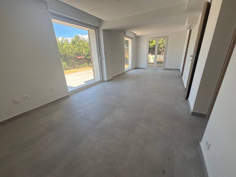 APPARTEMENT 3 PIECES A VENDRE ENTIEREMENT RENOVE EN REZ DE JARDIN AU CALME ABSOLU QUARTIER LES PLAINES