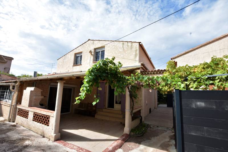 6 PIÈCES 133 M² 382 M² MAISON SAINT-RAPHAËL