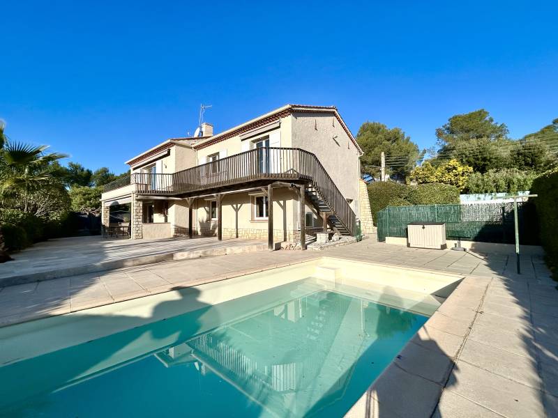 Maison - 214,79 m² - 8 pièces