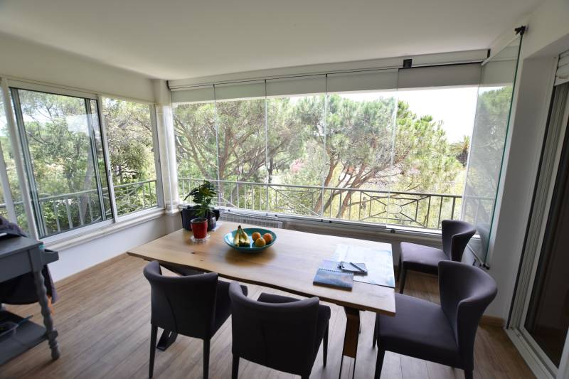 APPARTEMENT 2 PIÈCES 49.1 M² DANS LES GOLFS À SAINT RAPHAEL AU CALME ABSOLU EN DERNIER ÉTAGE AVEC GARAGE