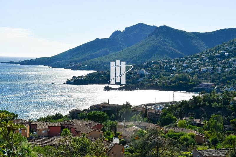 4 PIÈCES 178 M² SOMPTUEUX APPARTEMENT AVEC VUE MER IMPRENABLE SUR LA COMMUNE DE THÉOULE SUR MER