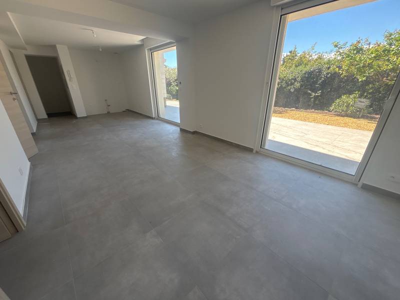 APPARTEMENT 3 PIECES A VENDRE ENTIEREMENT RENOVE EN REZ DE JARDIN AU CALME ABSOLU QUARTIER LES PLAINES