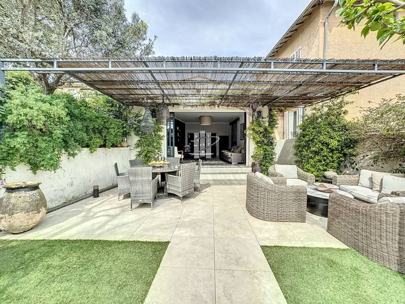 5 PIÈCES 125 M² A VENDRE MAISON SUR STE MAXIME PRES DU CENTRE-VILLE AVEC 3 CHAMBRES