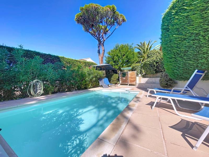 7 pièces 126.07 m² 1420 m² Propriété de charme sans vis-à-vis avec piscine et terrain de pétanque à Saint-Raphaël