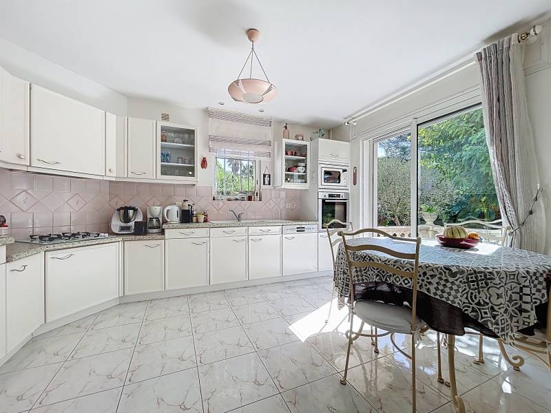 7 pièces 126.07 m² 1420 m² Propriété de charme sans vis-à-vis avec piscine et terrain de pétanque à Saint-Raphaël