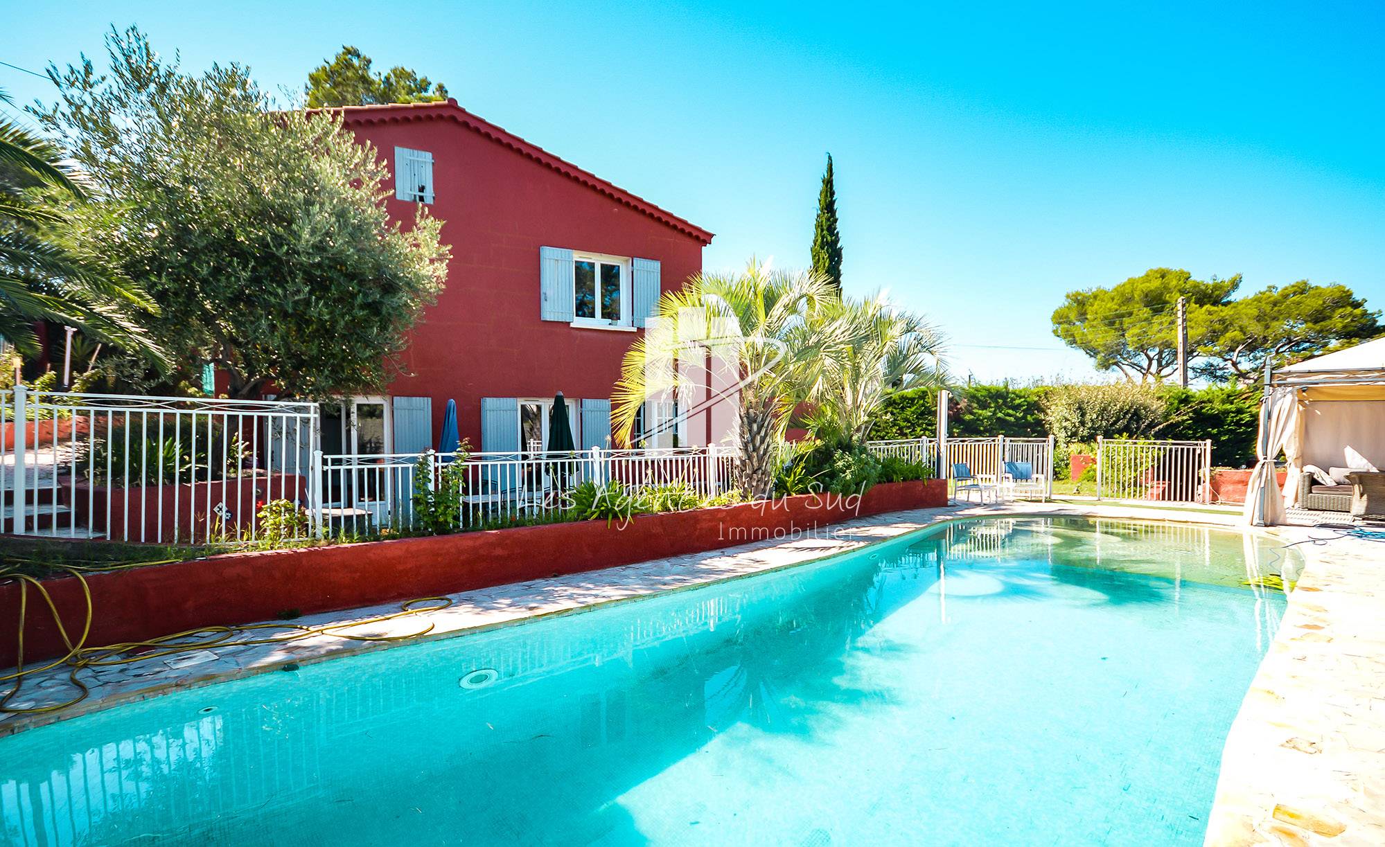 A VENDRE MAISON 7 PIECES AVEC PISCINE A ST RAPHAEL