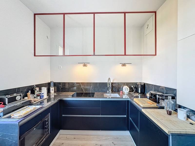 A VENDRE APPARTEMENT DANS UNE BATISSE D EXCEPTION AVEC VUE DEGAGEE SUR LA MER GARAGE ET CAVE