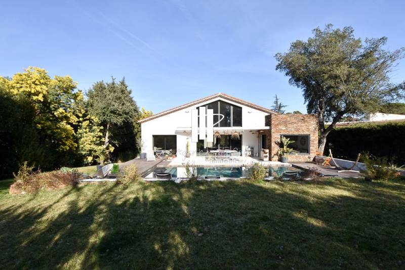 5 PIÈCES 230 M² 1300 M² VILLA COUP DE COEUR